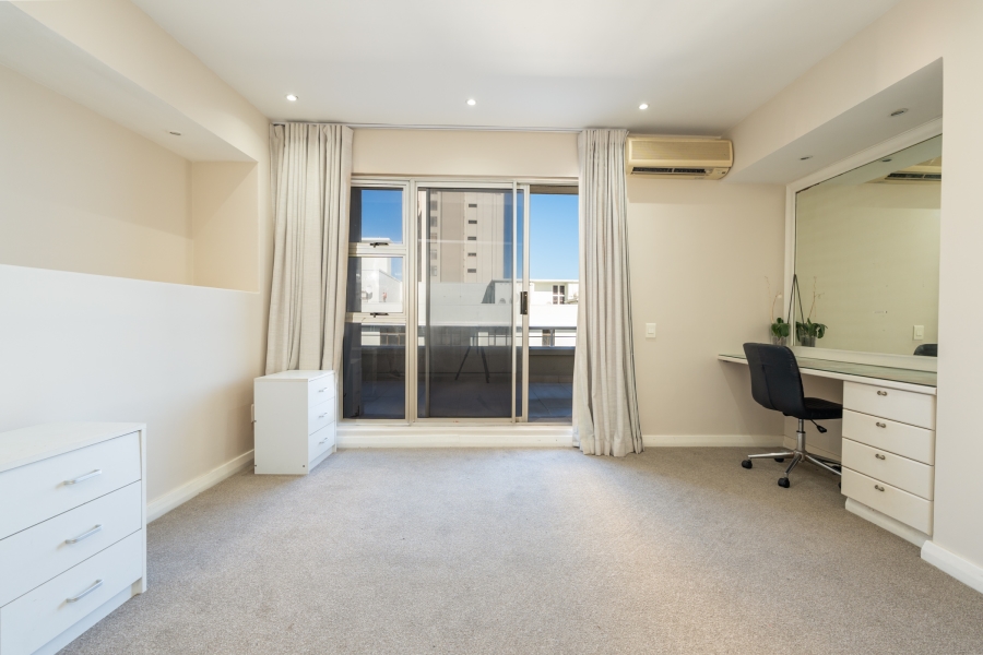 To Let 4 Bedroom Property for Rent in Sea Point Western Cape